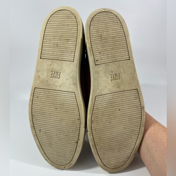 Frye Sneakers Cognac Leather Logo Cap Round Toe Notched Vamp Slip On Size 9.5M - Picture 6 of 8